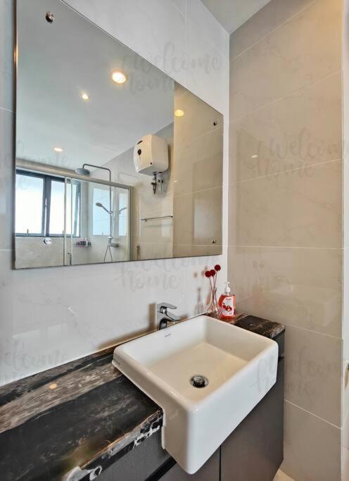 Bay Laurel, Country Garden Danga Bay Homestay By Welcome Home Johor Bahru Esterno foto
